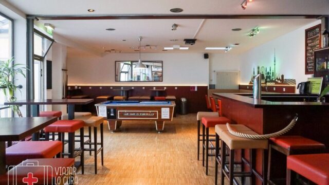 bar-con-mesa-de-billar-1024×683