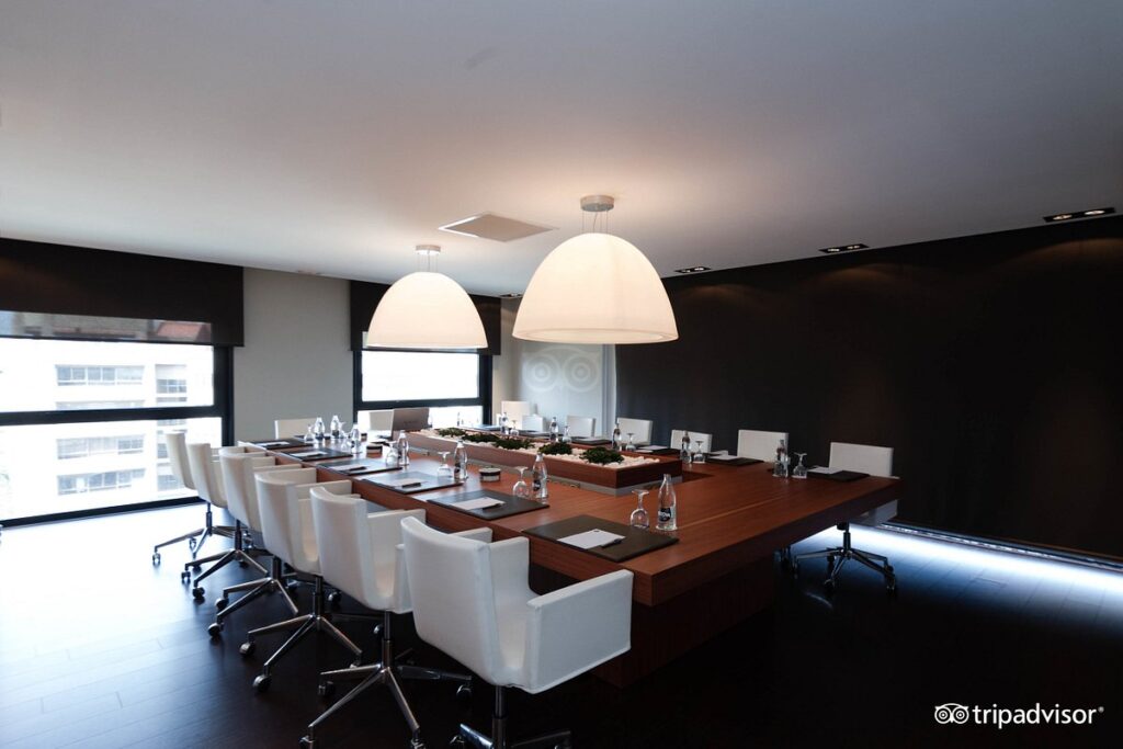 boardroom-v8829856-1024×683