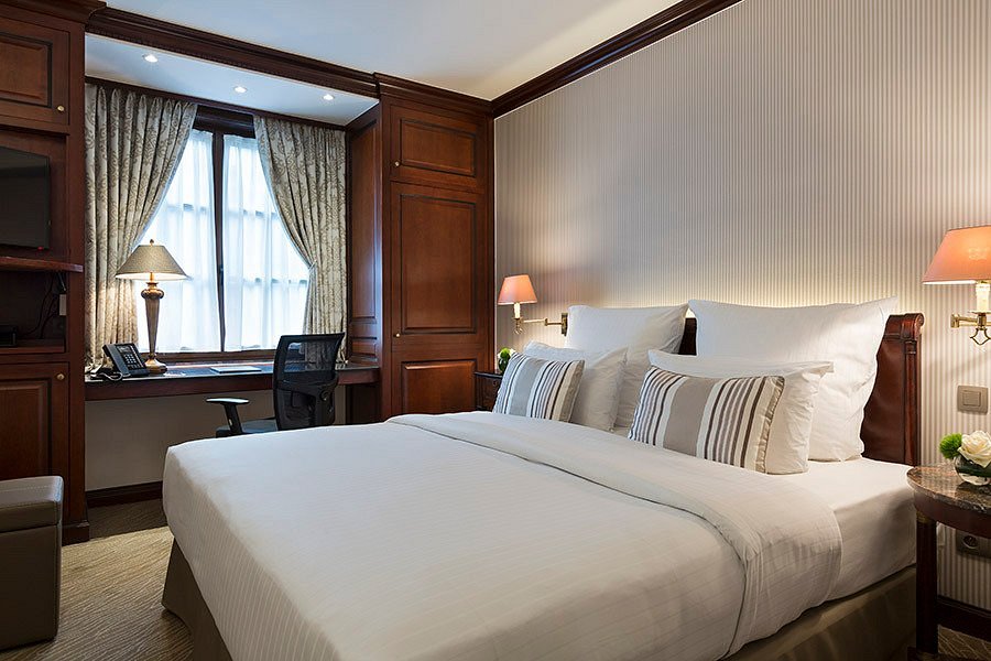 our-elegant-classic-rooms