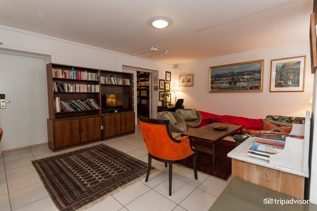 shared-lounge-and-kitchen-v13531-1024×683